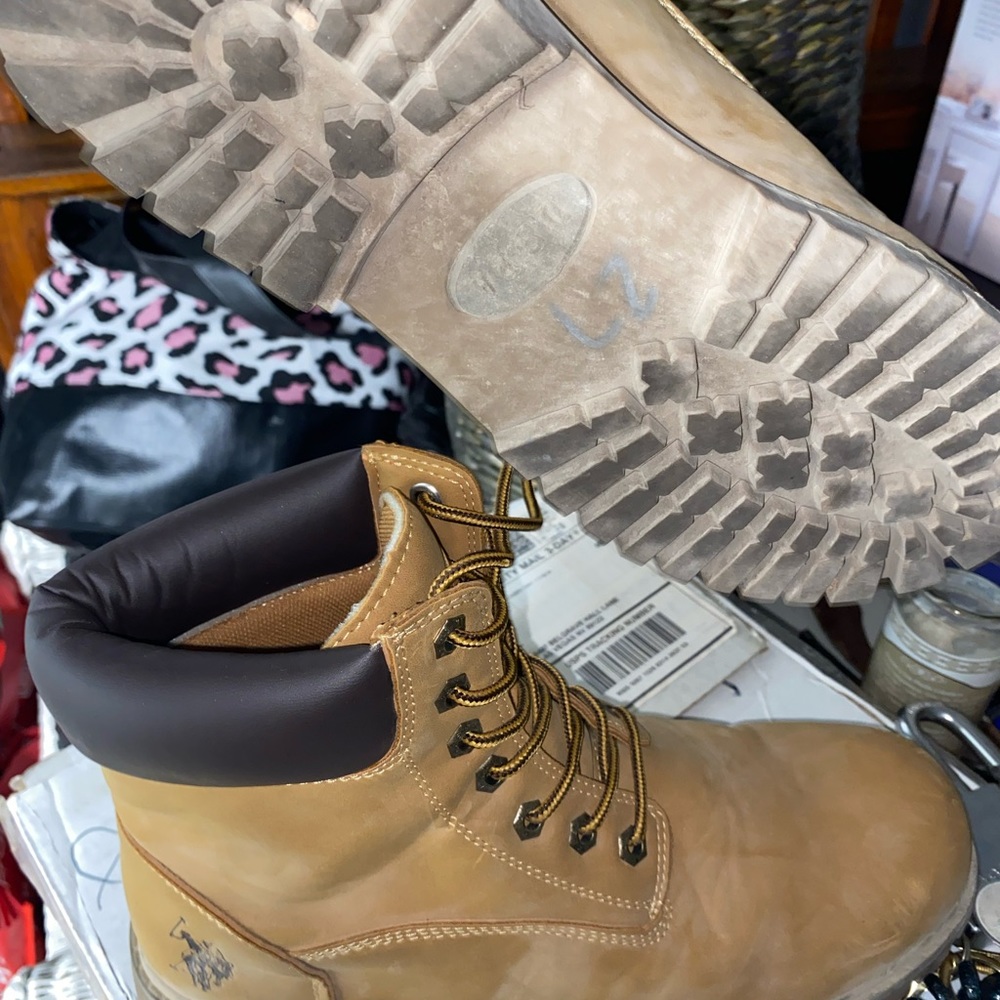 Boots - Picture 4 of 5